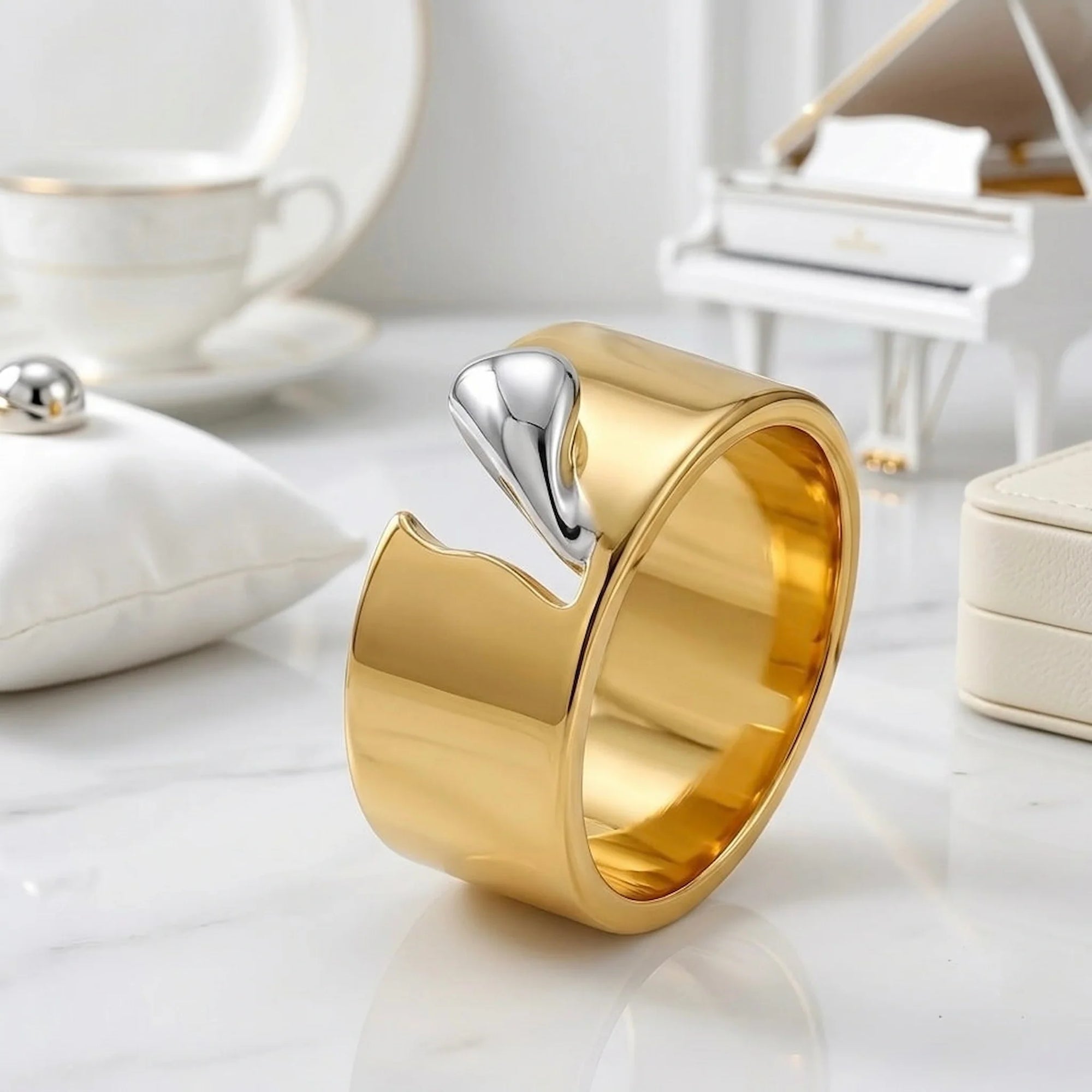 Charlotte Ring