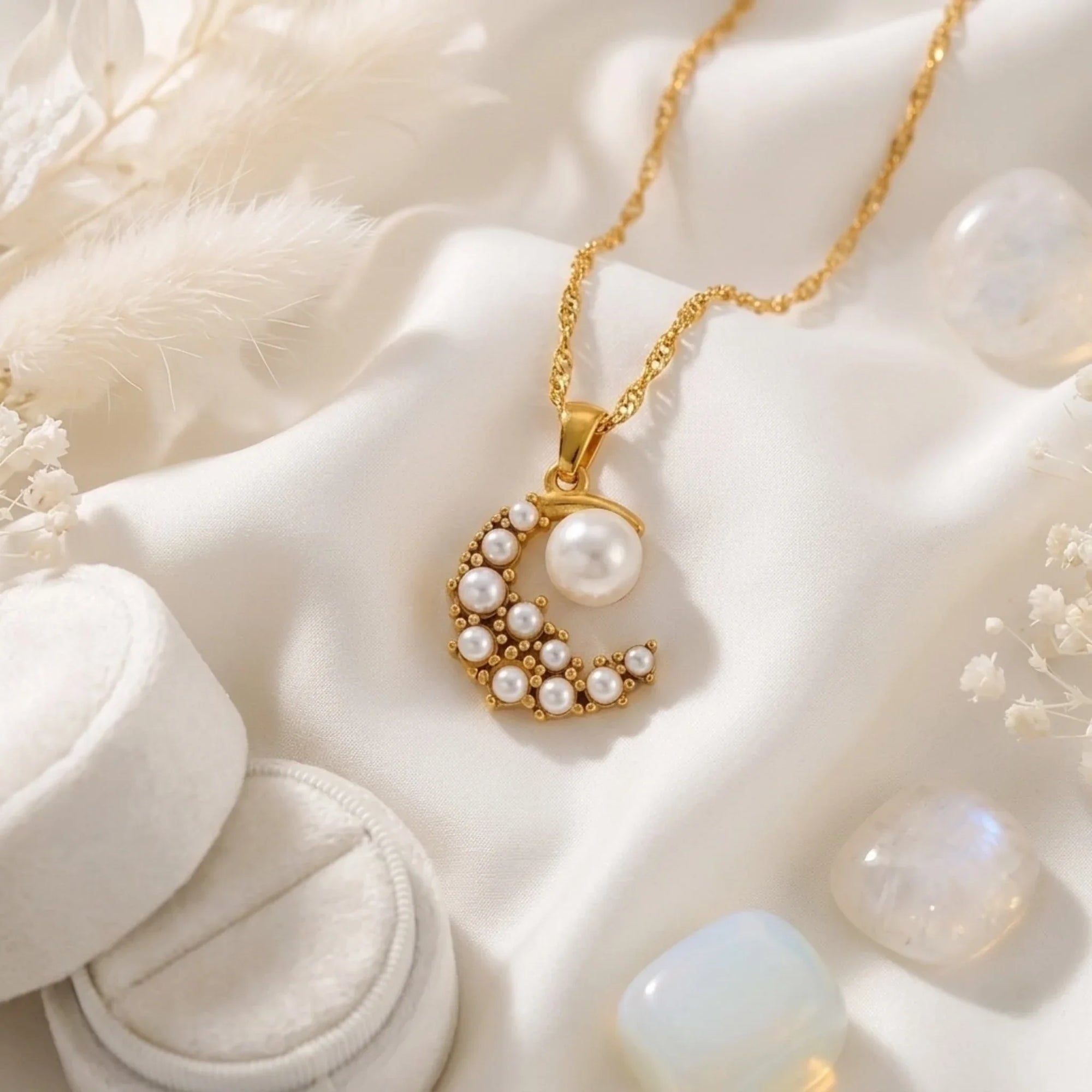 Luna Necklace