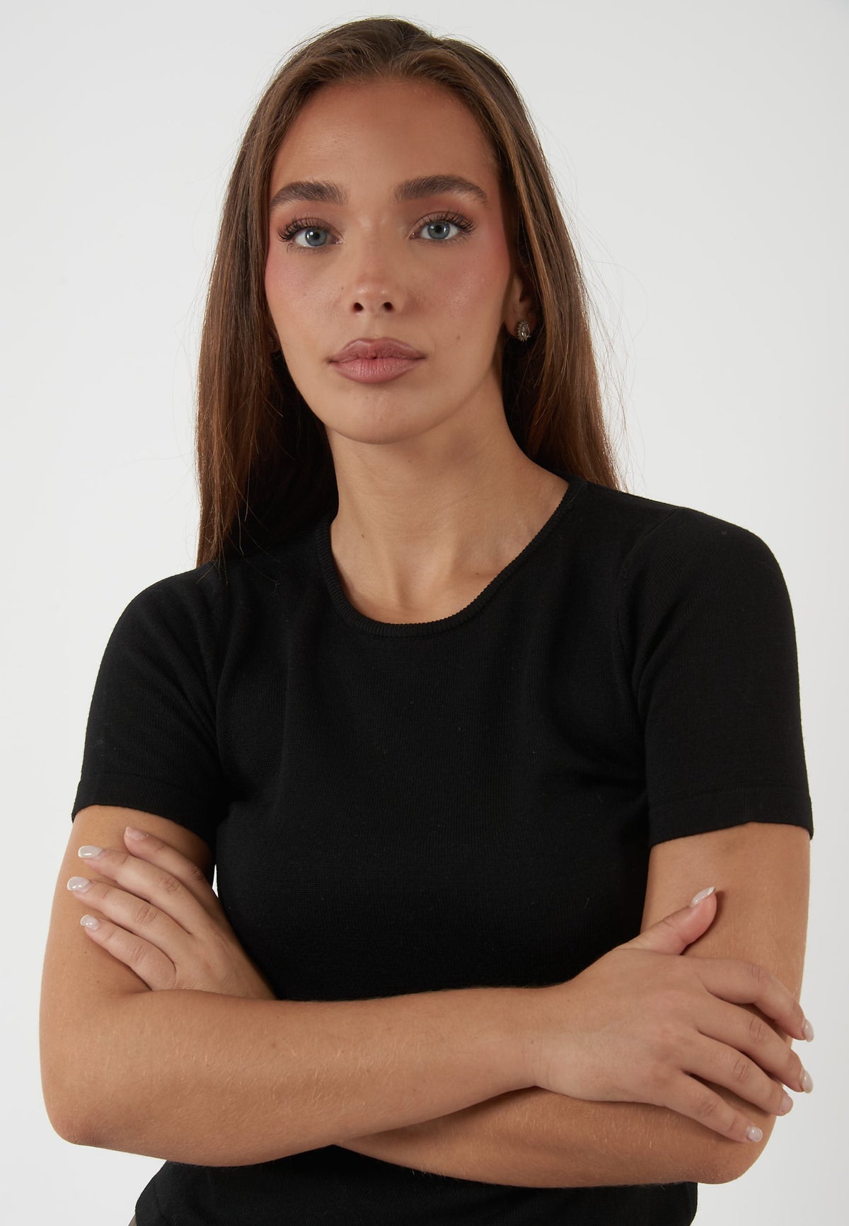 MAGLIA IN LANA NERA A MANICHE CORTE
