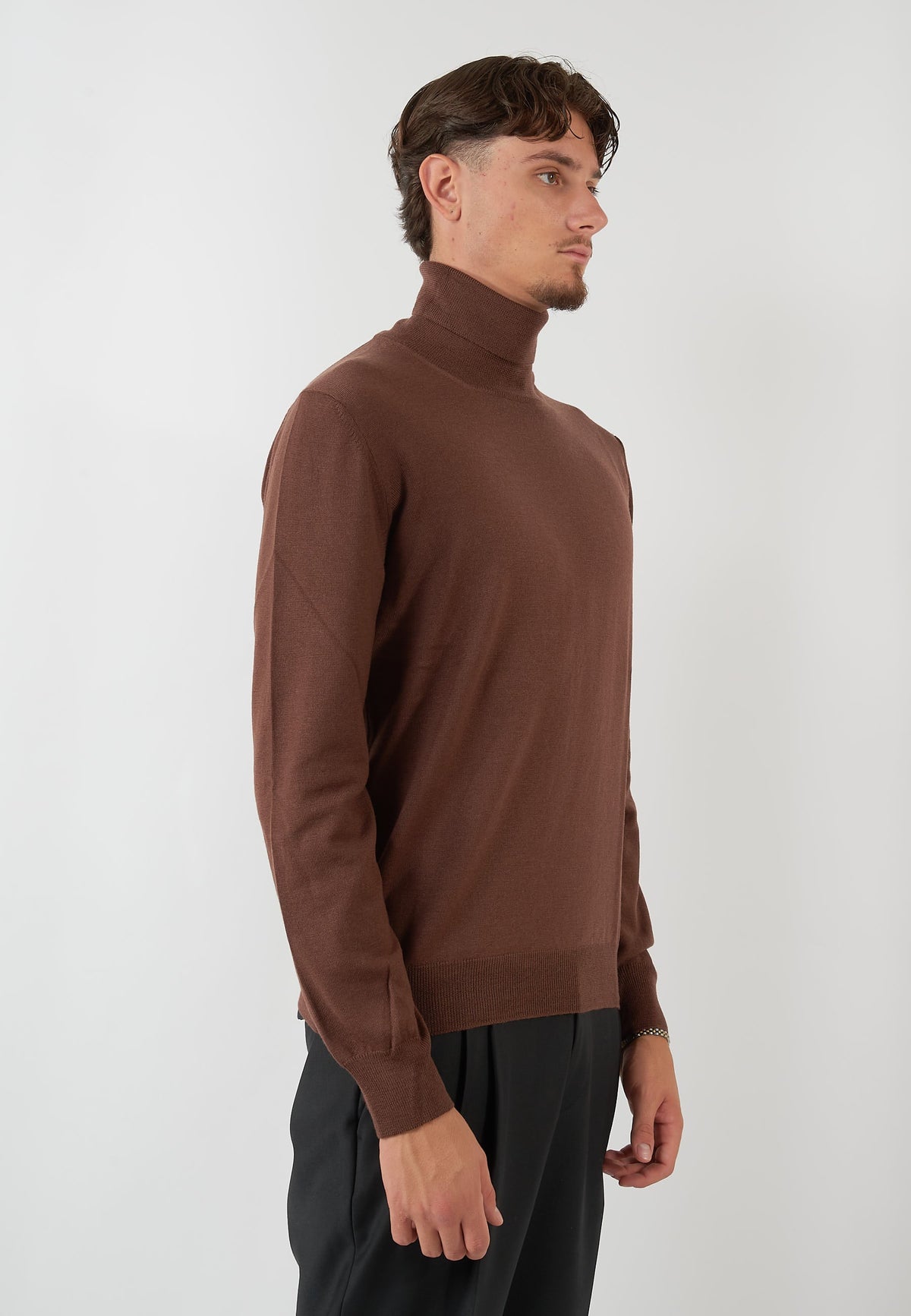MAGLIA COLLO ALTO MARRONE