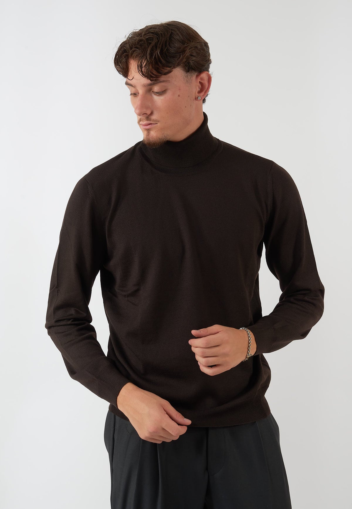 MAGLIA COLLO ALTO MARRONE