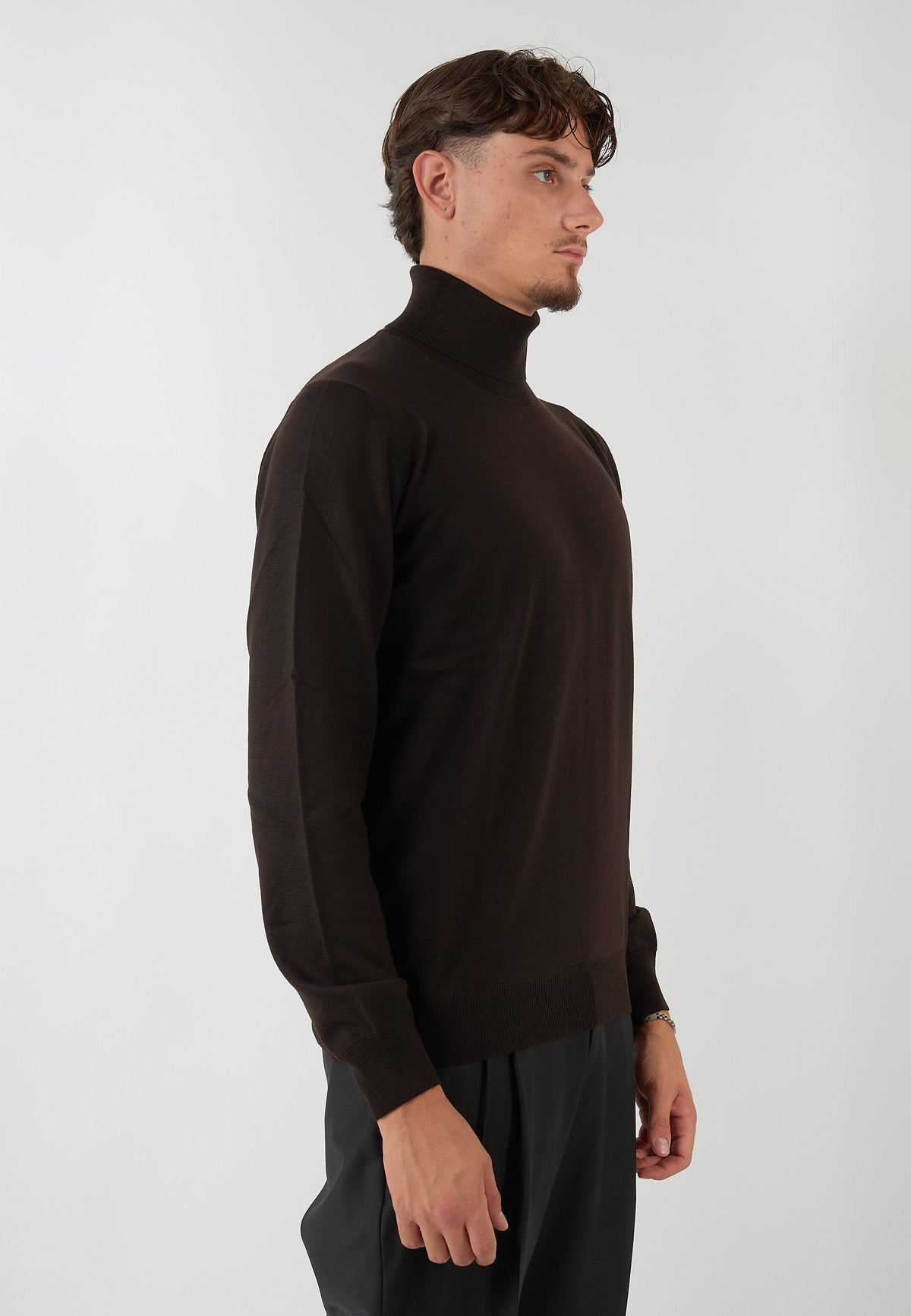 MAGLIA COLLO ALTO MARRONE
