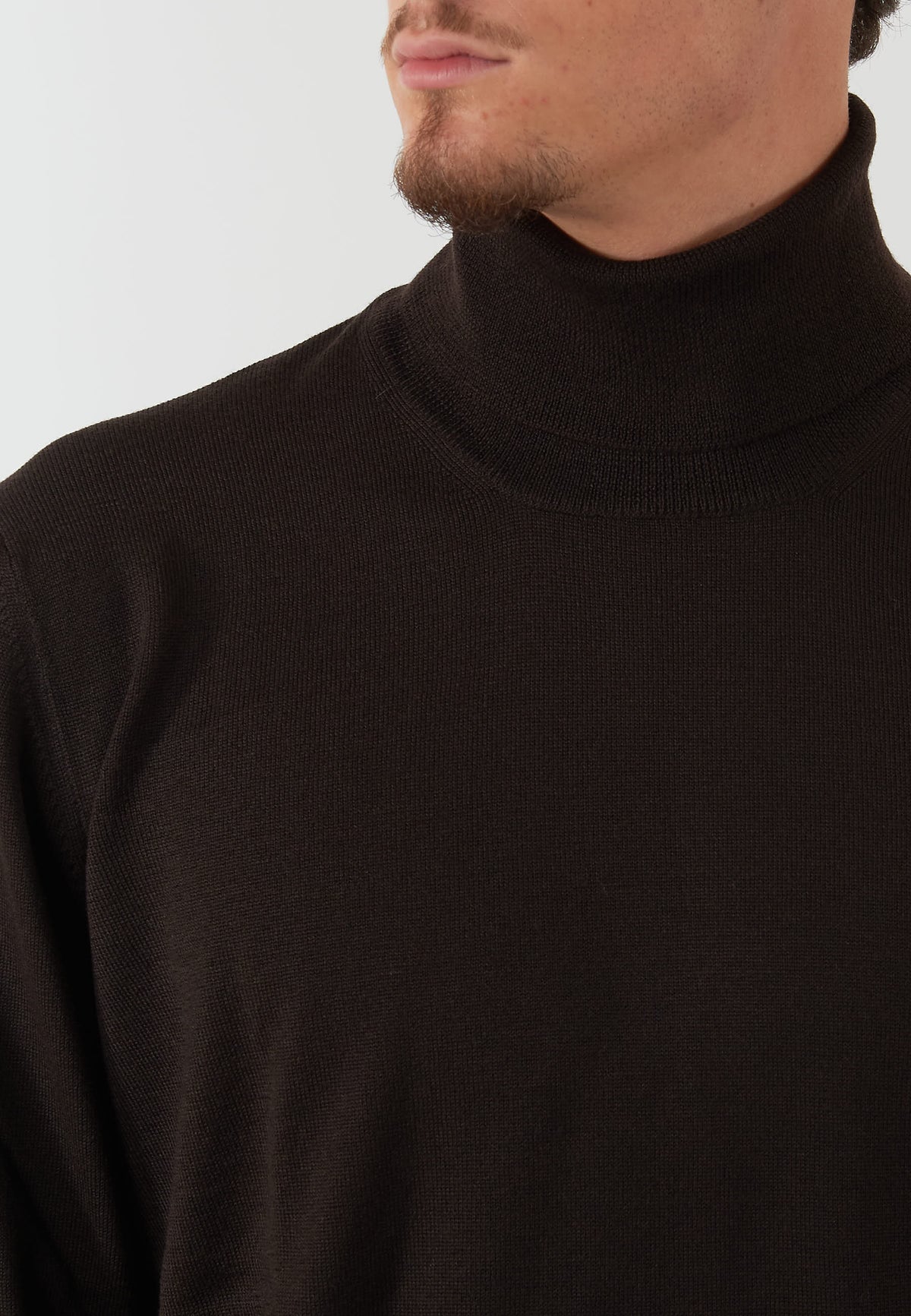 MAGLIA COLLO ALTO MARRONE
