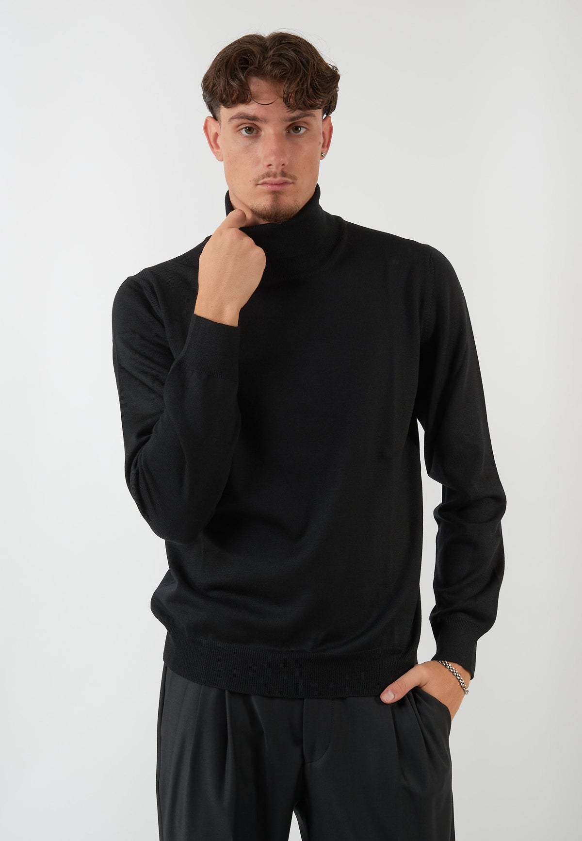MAGLIA COLLO ALTO NERO