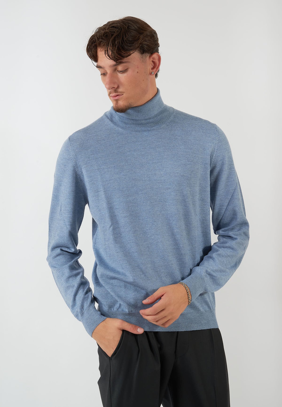 MAGLIA COLLO ALTO AZZURRO POLVERE