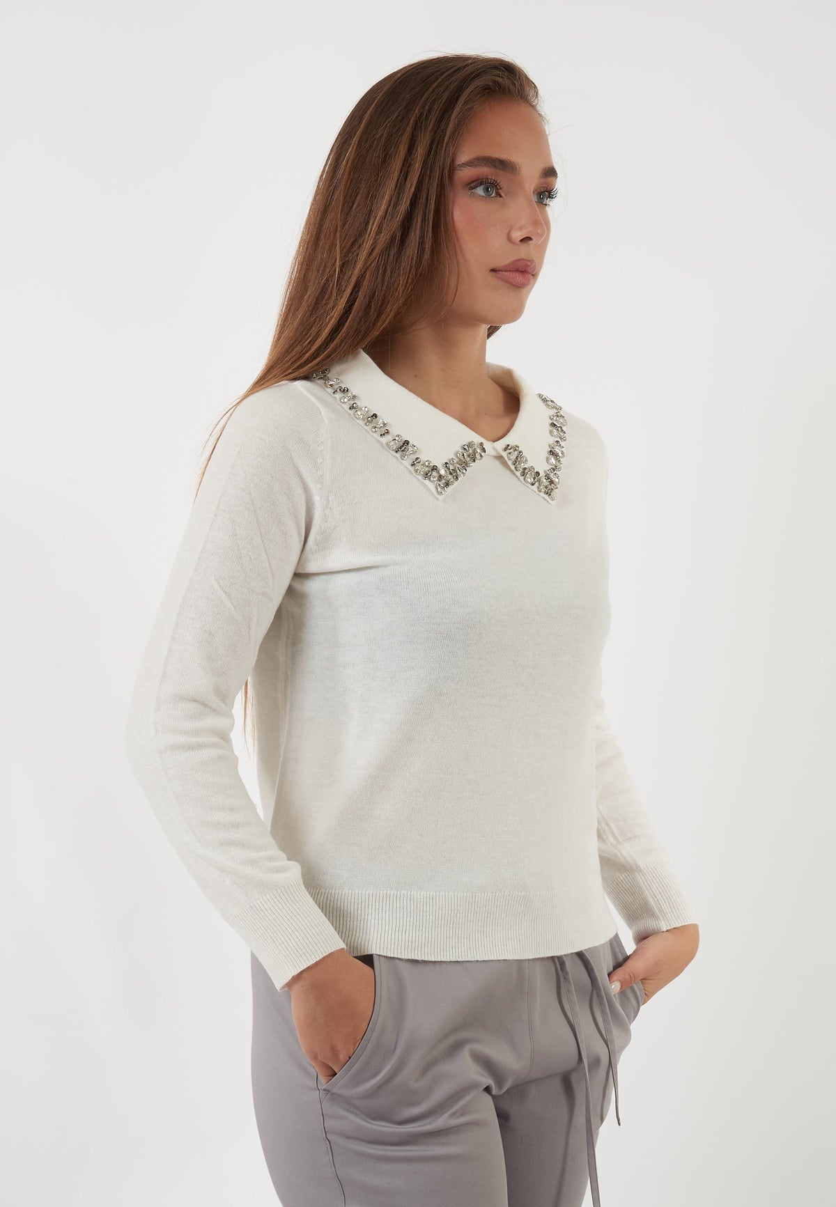 MAGLIA BIANCA CON COLLETTO GIOIELLO