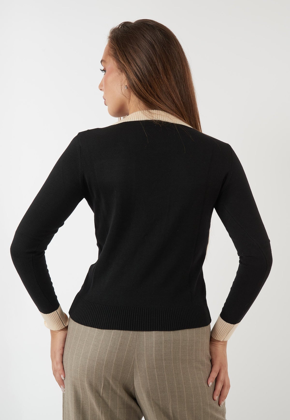 MAGLIA NERA CON TASCHINO E CUORE ROSSO