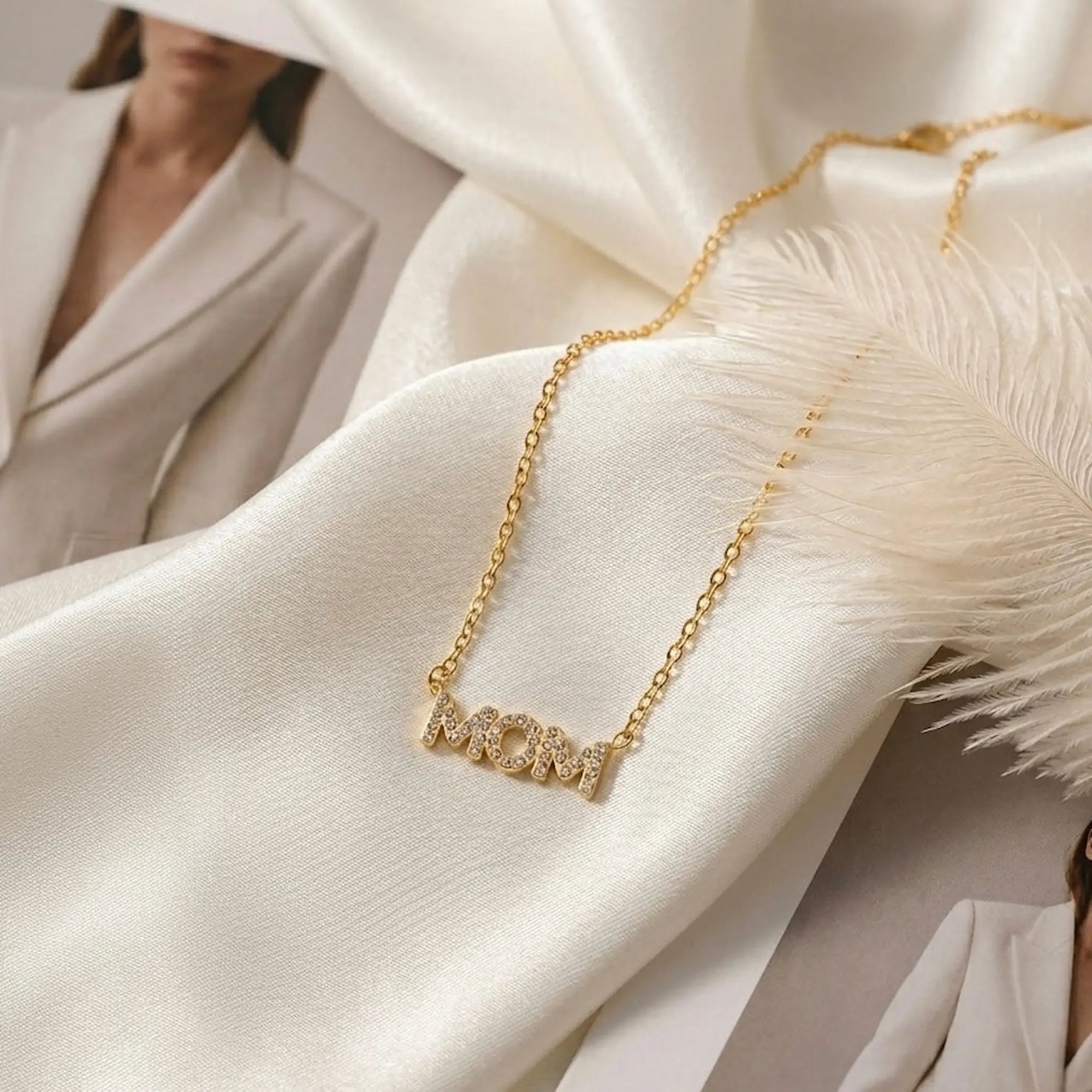 MOM Necklace