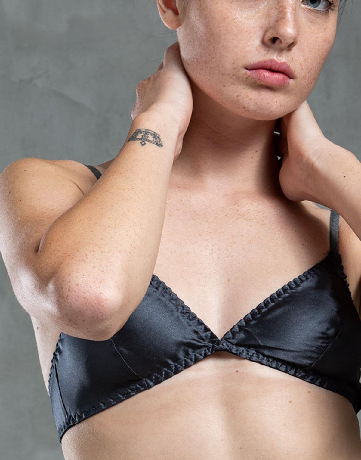 DOUUOD Reggiseno a Triangolo in Seta Antracite