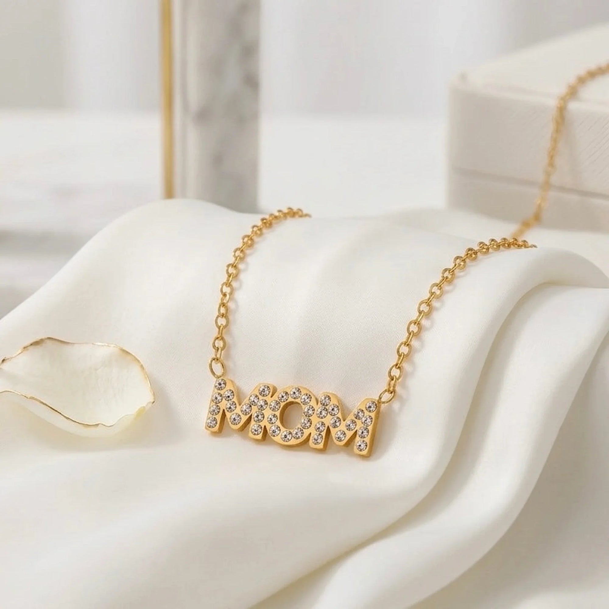 MOM Necklace