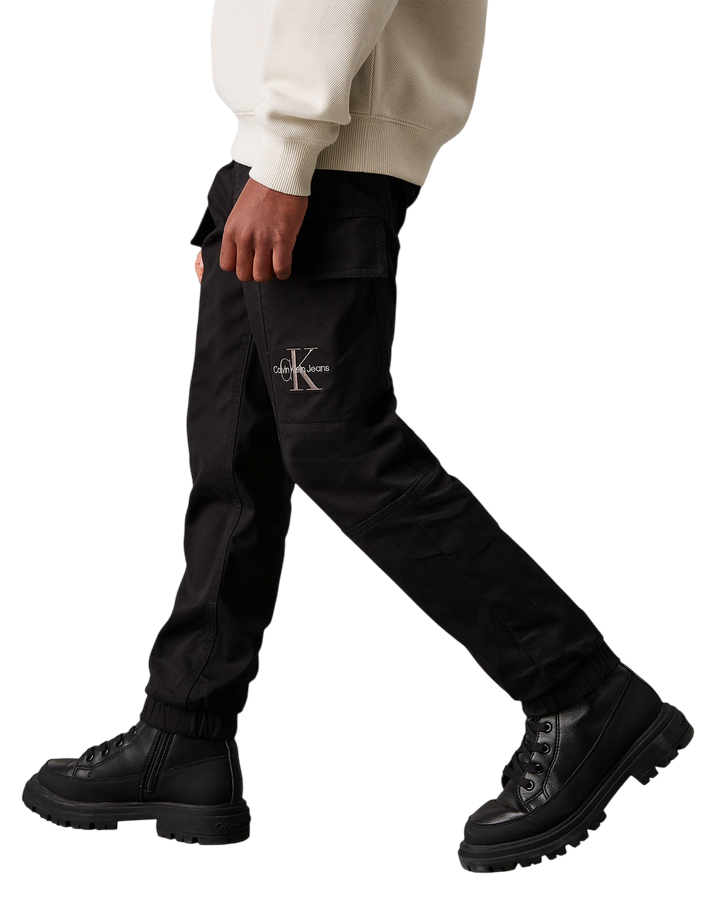 Calvin Klein CARGO Pantalone ESSENTIAL WOVEN IB0IB02270BEH Nero - Pantaloni Cargo Junior Elastici e Resistenti