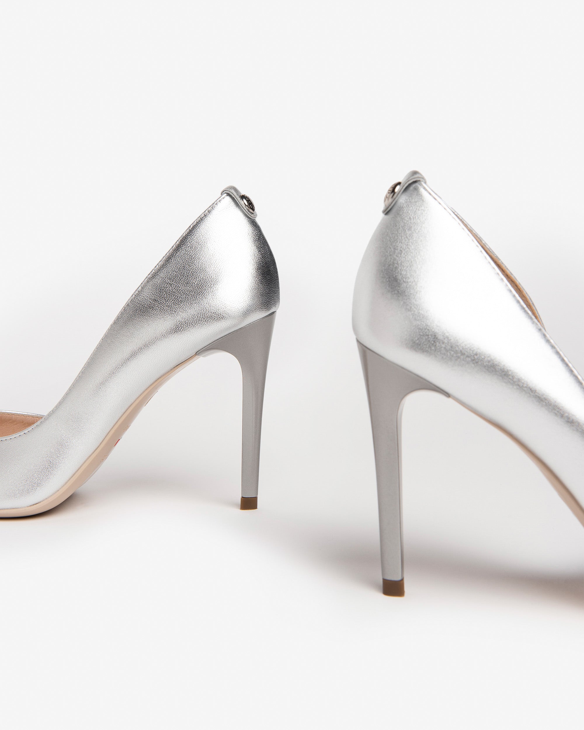 Dècollettè da donna in pelle Argento E318332DE_700