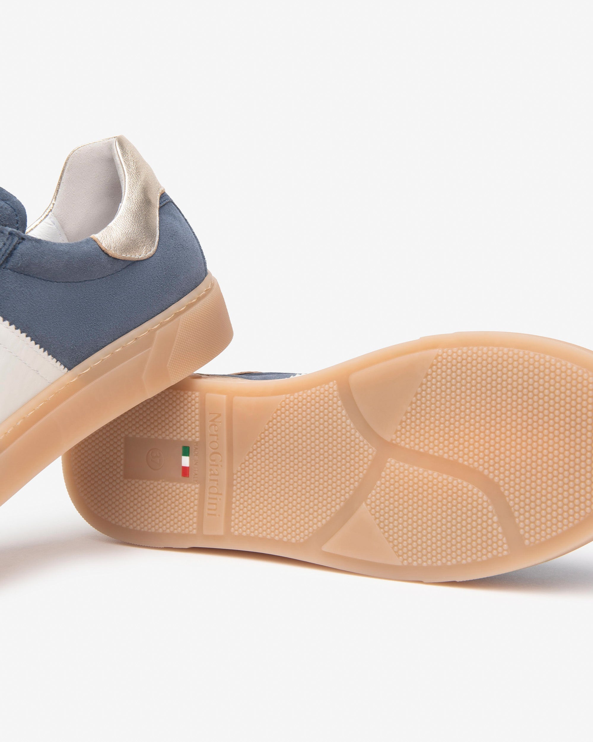 Sneakers da donna in pelle e camoscio E513004D_203