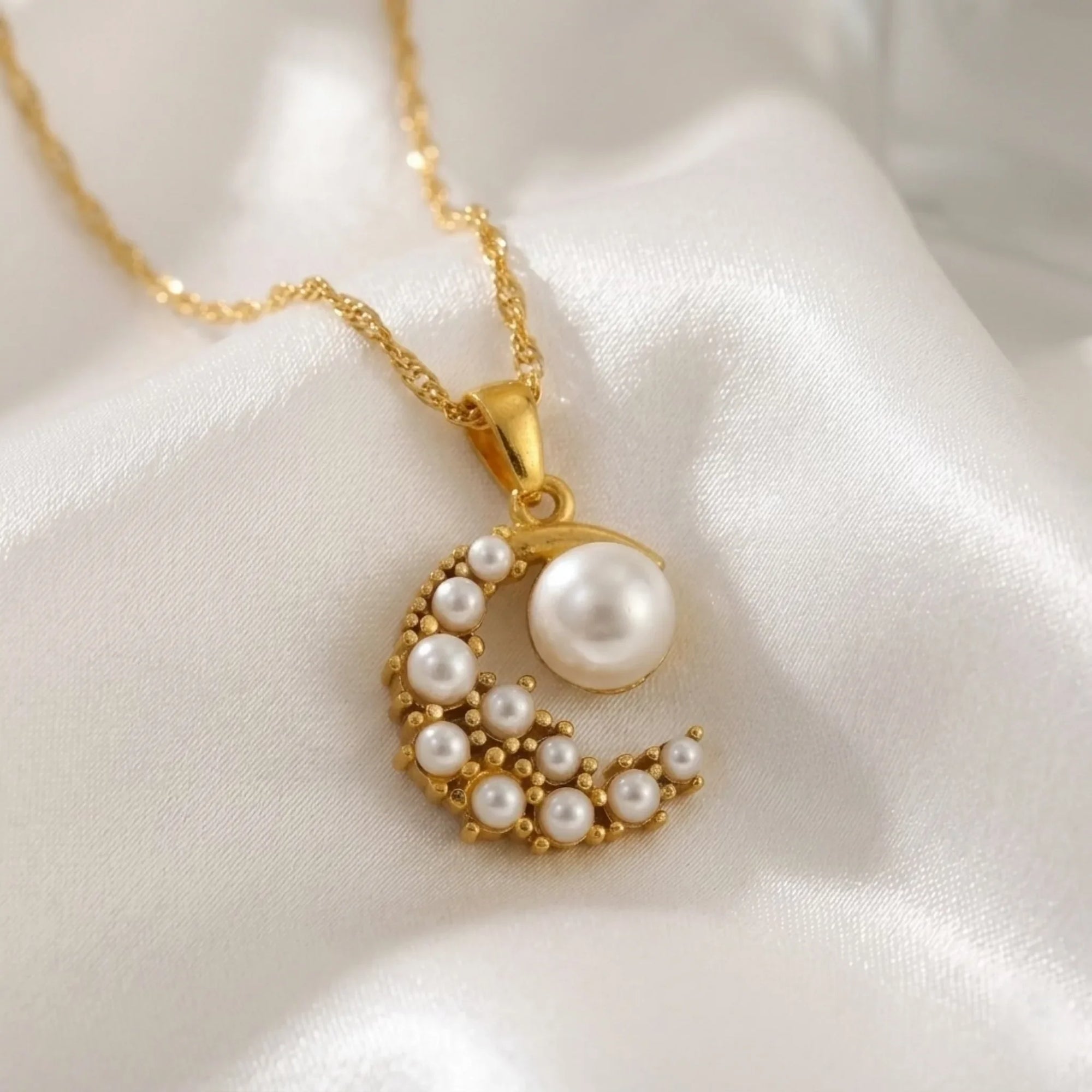 Luna Necklace