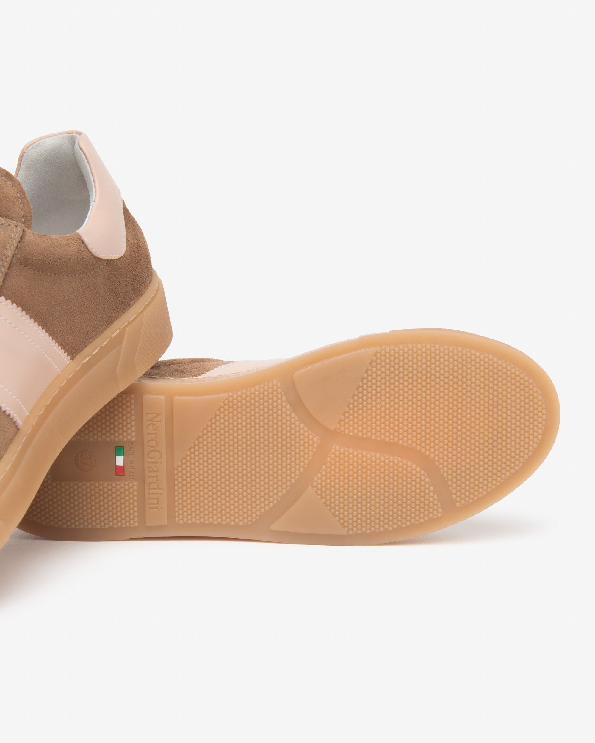 Sneakers da donna in pelle e camoscio  E613005D_442
