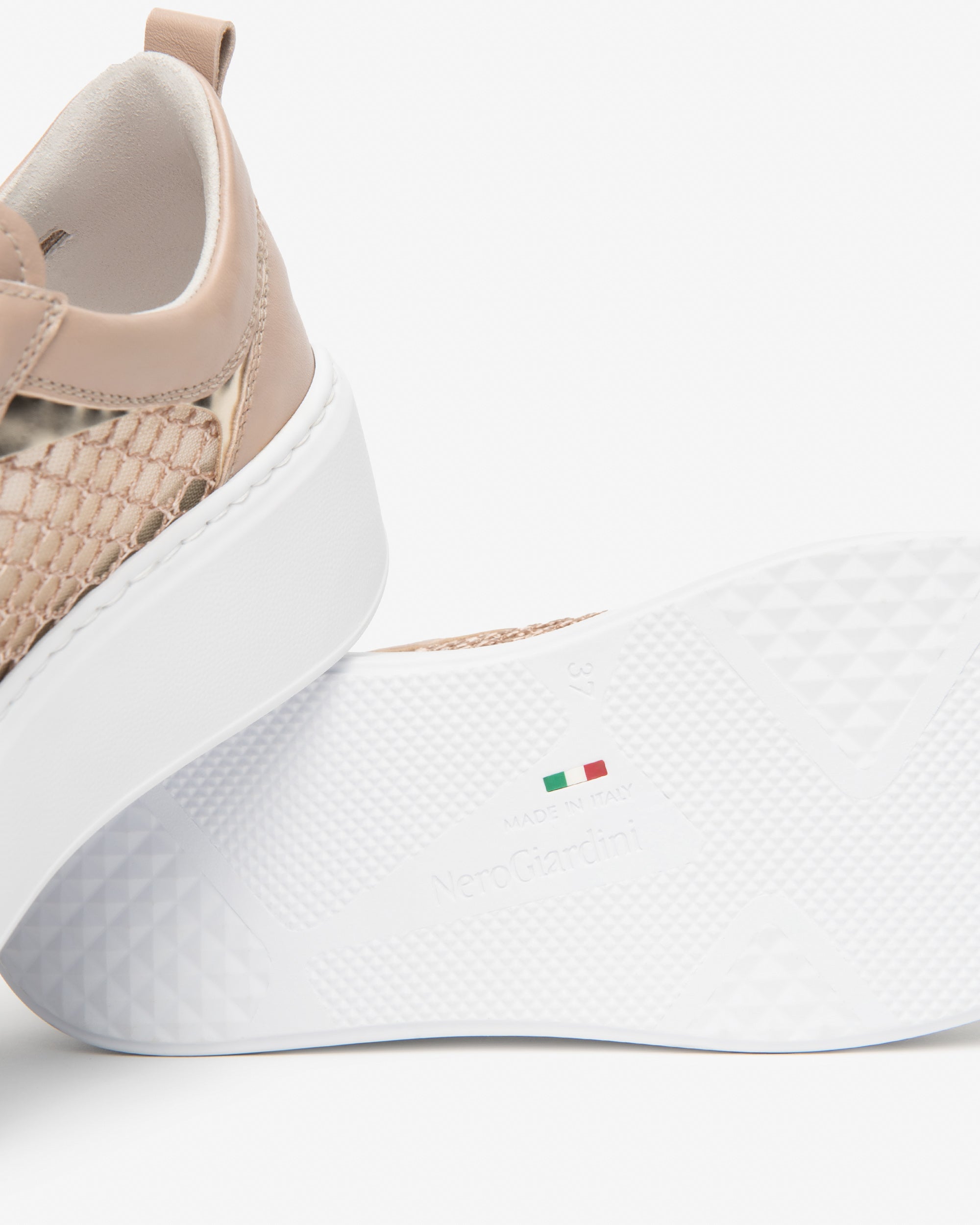 Sneakers da donna in pelle e tessuto tecnico E615273D_677