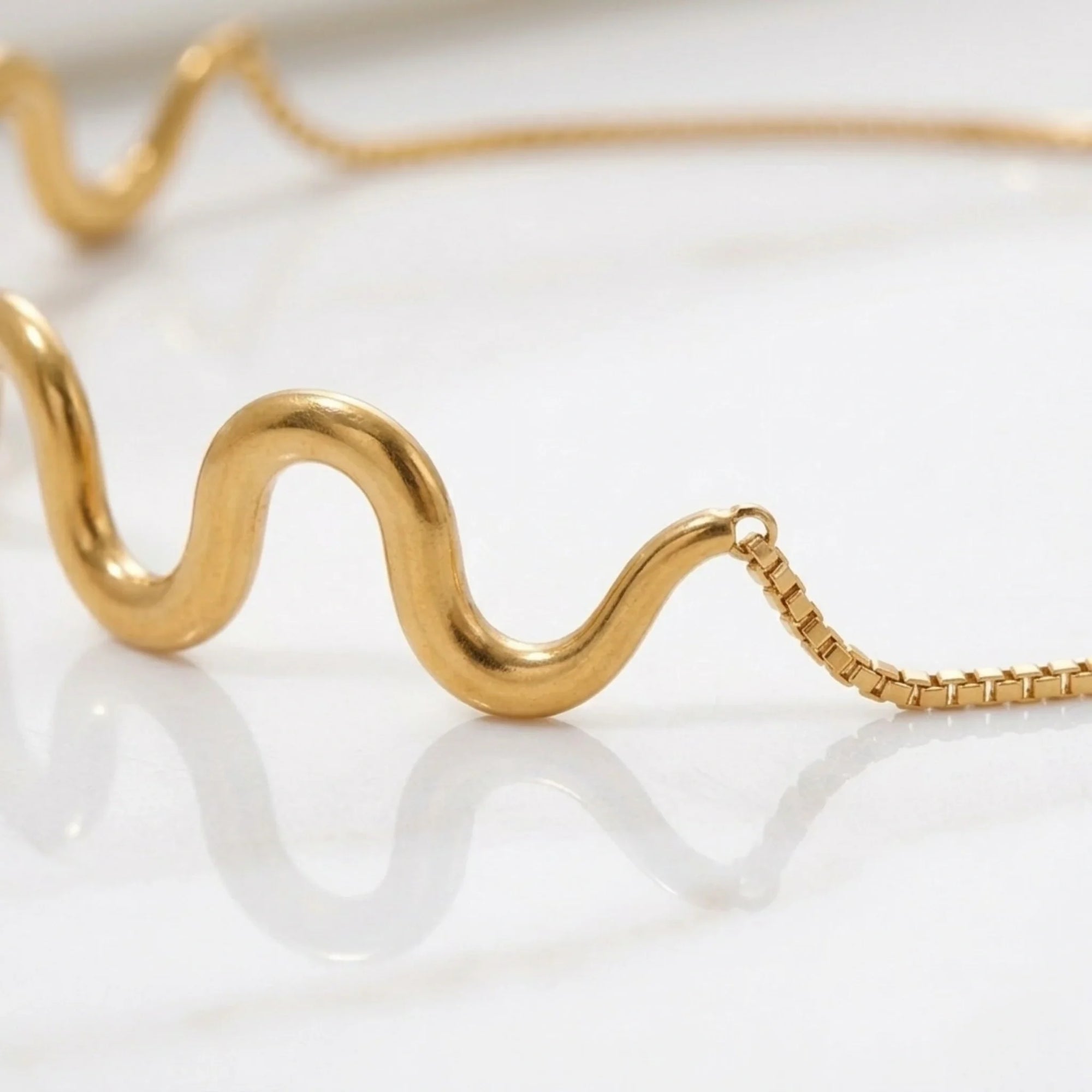 Mila Choker