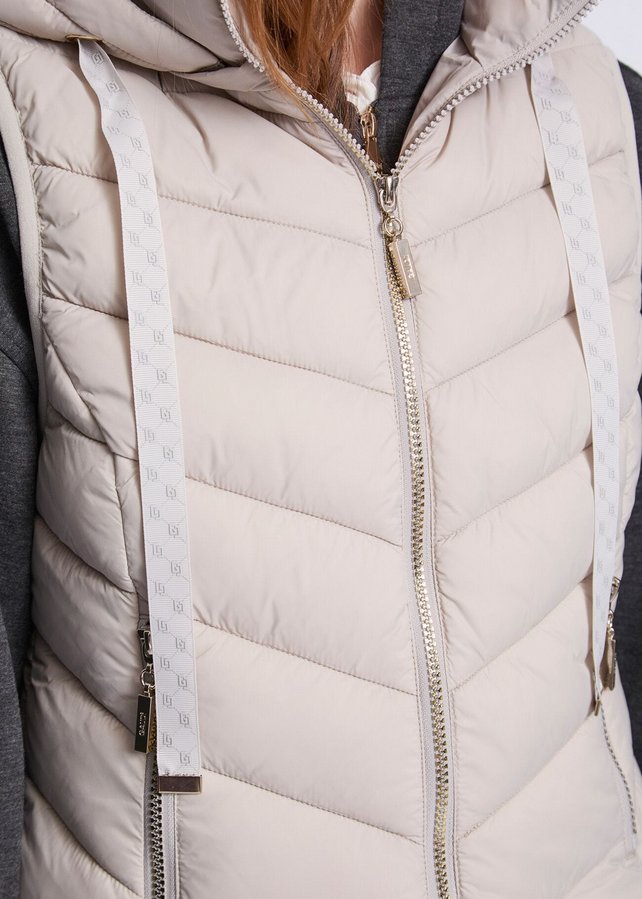 Gaudì Gilet Donna Nylon Trapuntato Cappuccio 521BD35003-2101 Grigio – Comfort &amp; Stile