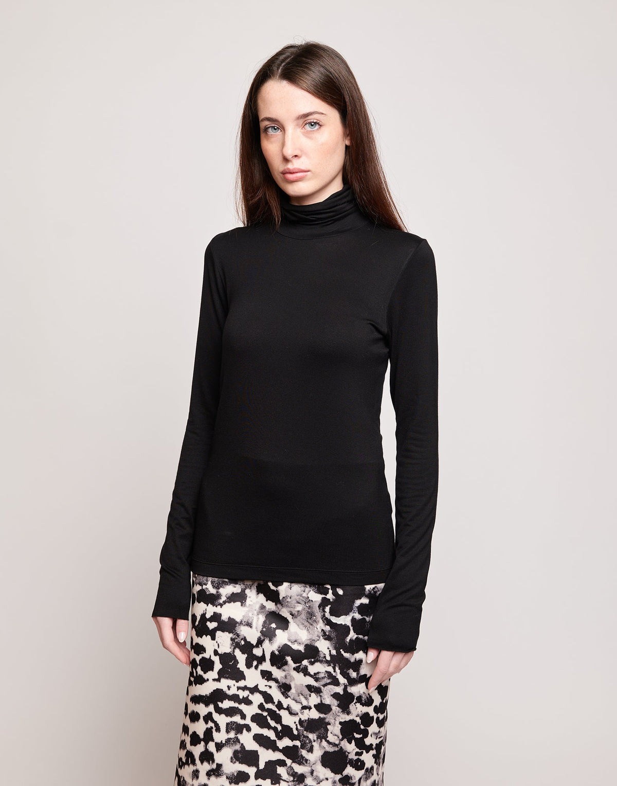 DOUUOD T-shirt a Collo Alto in Jersey di Viscosa Stretch Nera