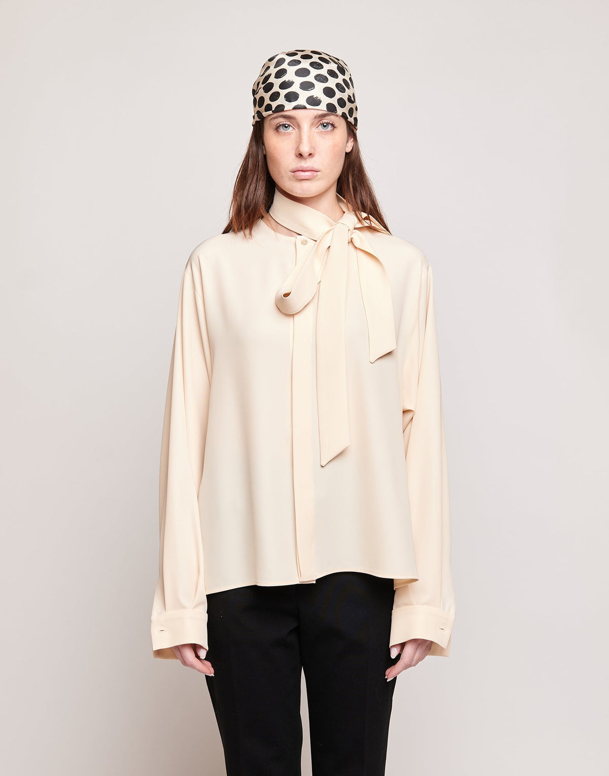 DOUUOD Camicia in Cady Fluido con Sciarpa Staccabile Vaniglia