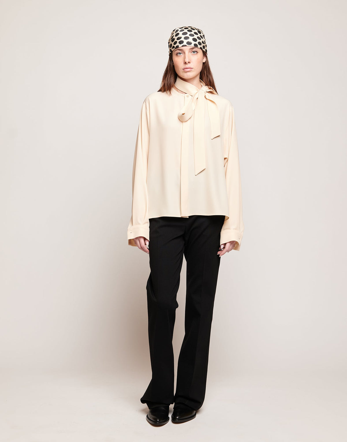 DOUUOD Camicia in Cady Fluido con Sciarpa Staccabile Vaniglia