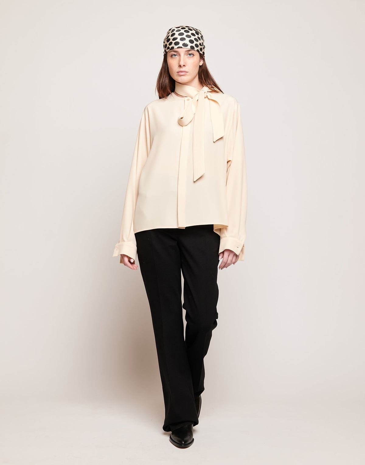 DOUUOD Camicia in Cady Fluido con Sciarpa Staccabile Vaniglia