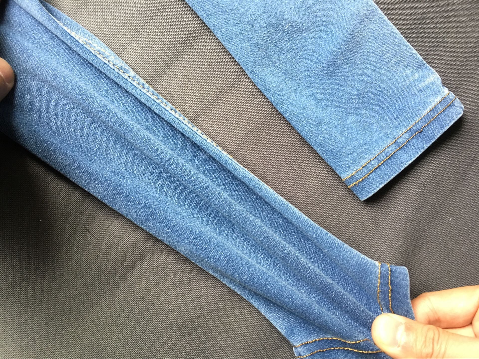 Jeans Donna Elasticizzati Blu Scuro a Vita Alta con Doppio Bottone