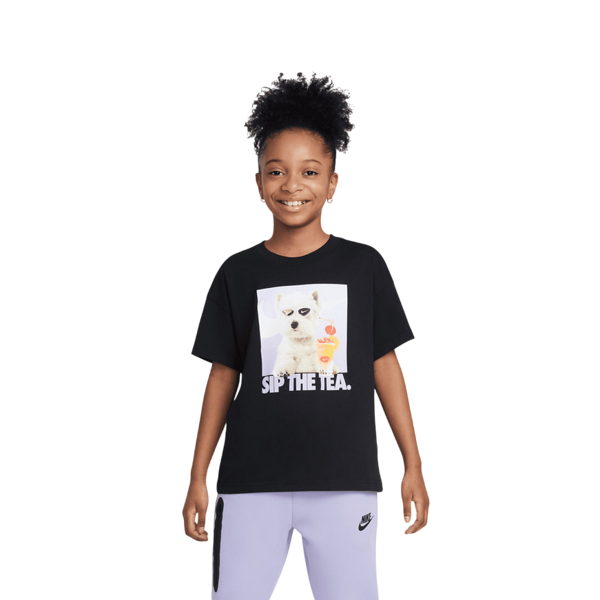 Nike Sportswear T-shirt "Sip The Tea" Nera Ragazza 