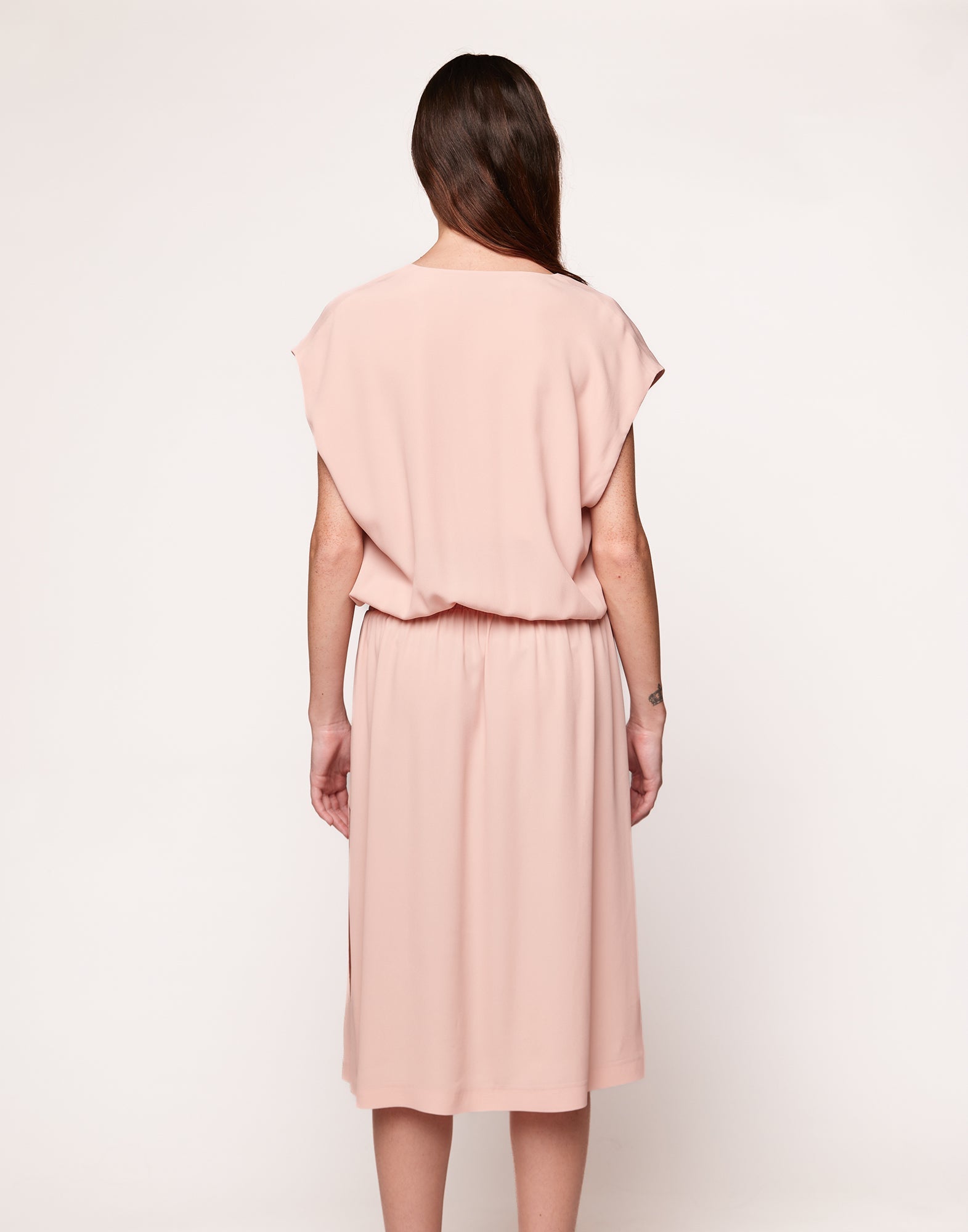 DOUUOD Abito Midi Smanicato in Crepe de Chine Blush