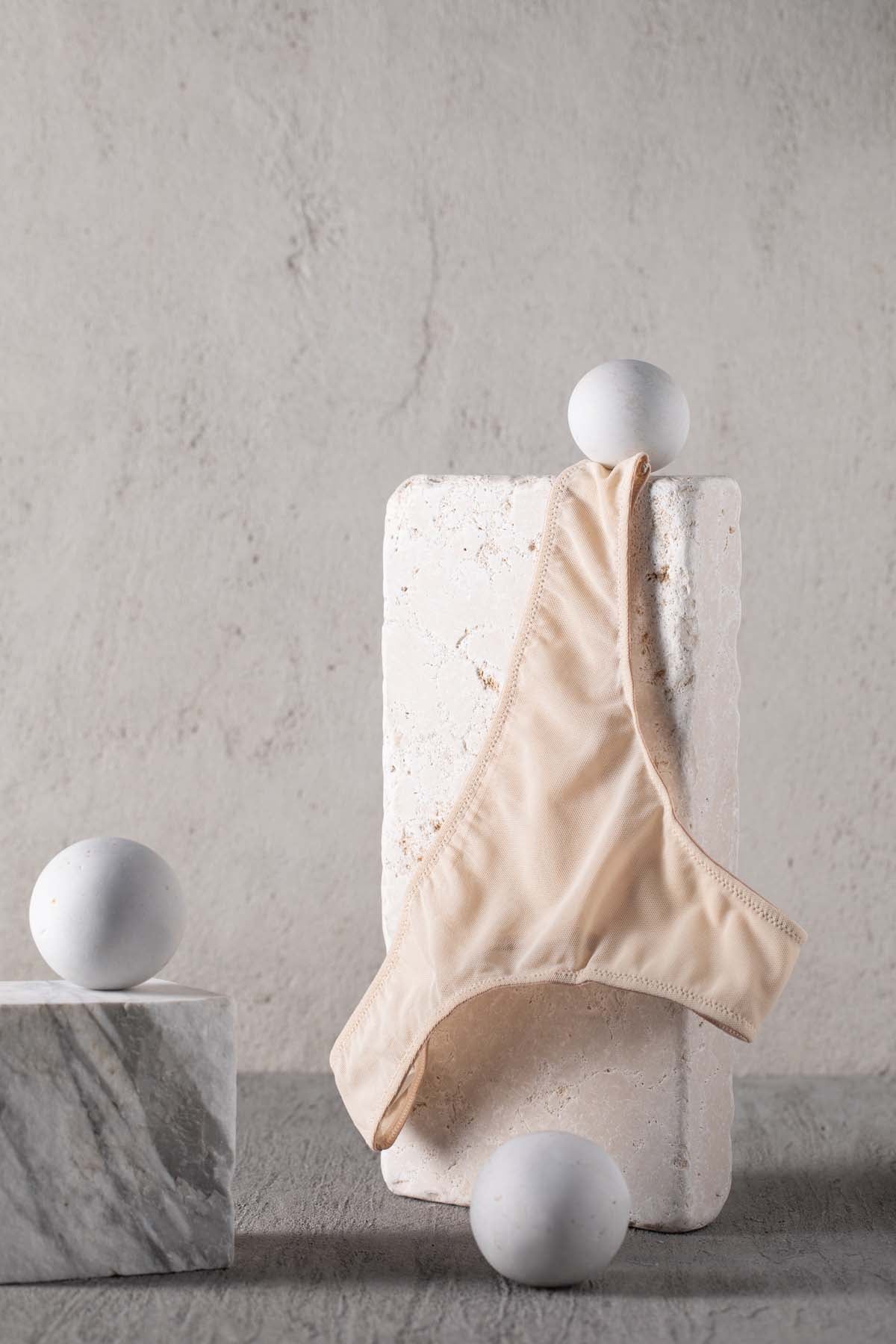 DOUUOD Slip a Brasiliana in Tulle Elasticizzato Nude