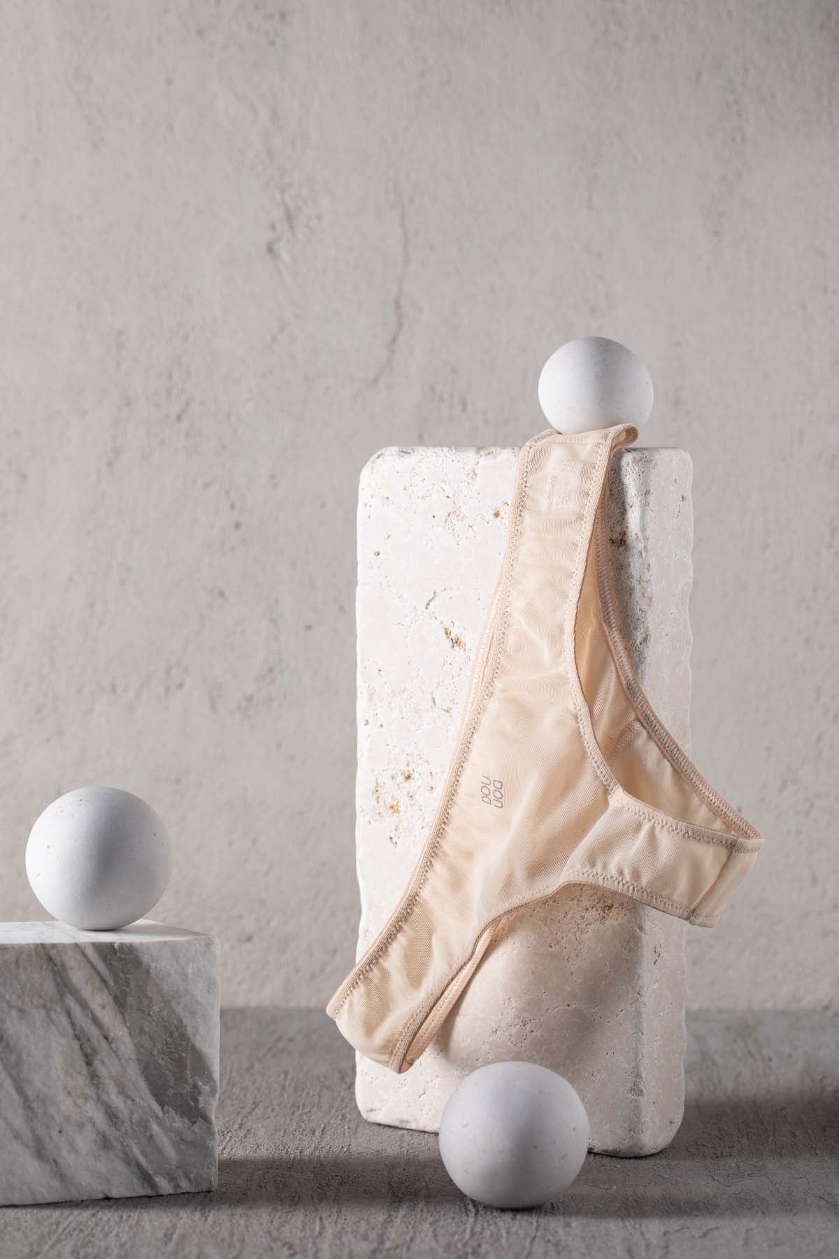 DOUUOD Slip a Brasiliana in Tulle Elasticizzato Nude