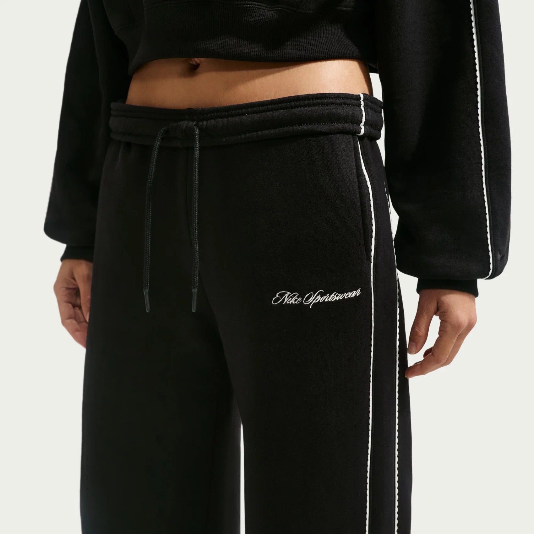 Nike pantalonne sportivo donna Studio Fleece Mid-Rise Wide-Leg Scallop Pants IQ3170-001 nero